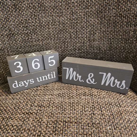 Mr. & Mrs. Wedding Countdown Sign - Picture 1 of 1